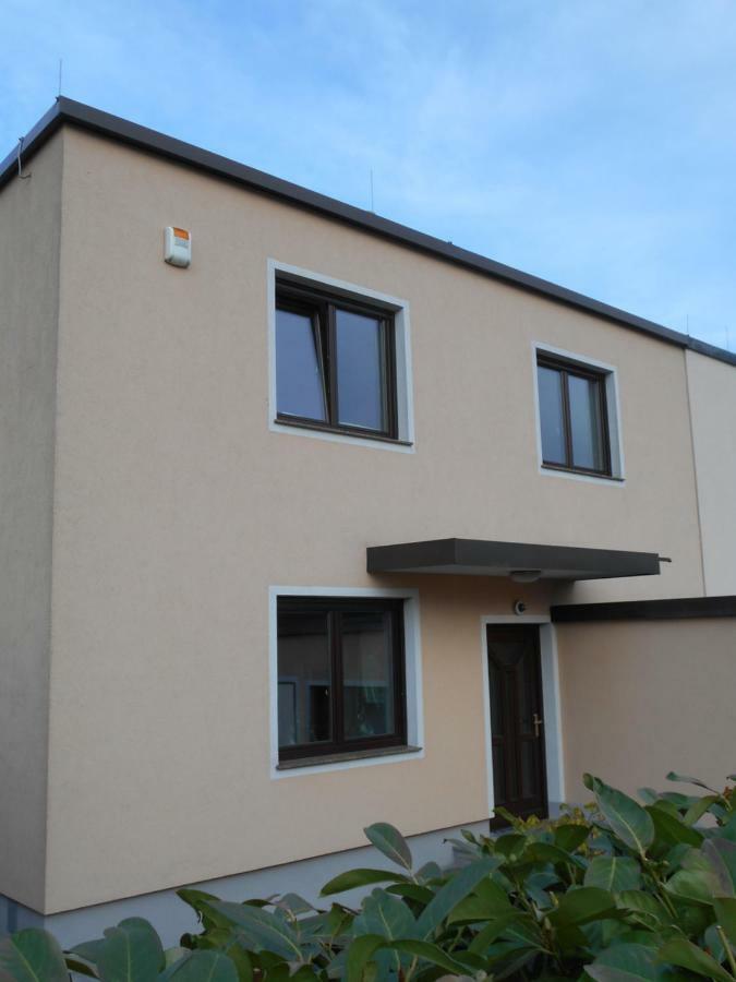 Perchtoldsdorf Schnell-Bahn / Bahnhof Liesing Apartment Exterior photo