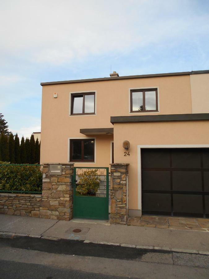 Perchtoldsdorf Schnell-Bahn / Bahnhof Liesing Apartment Exterior photo