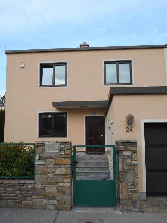 Perchtoldsdorf Schnell-Bahn / Bahnhof Liesing Apartment Exterior photo